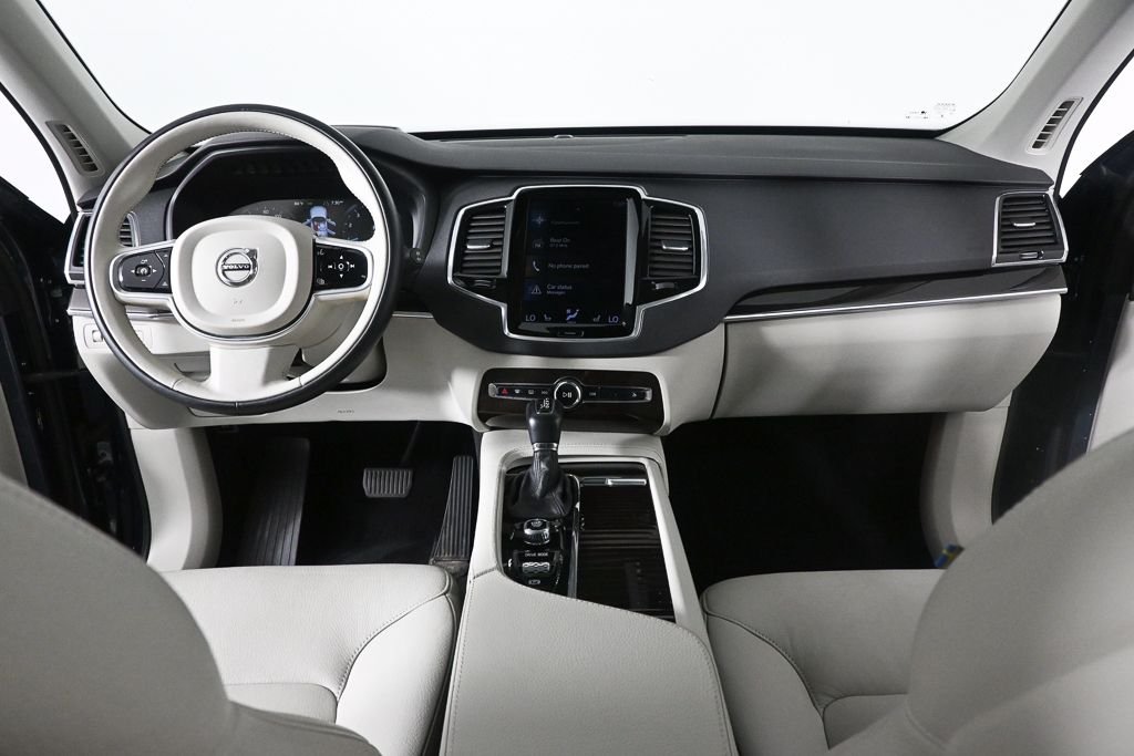 Used 2018 Blue Volvo T6 Momentum image 15