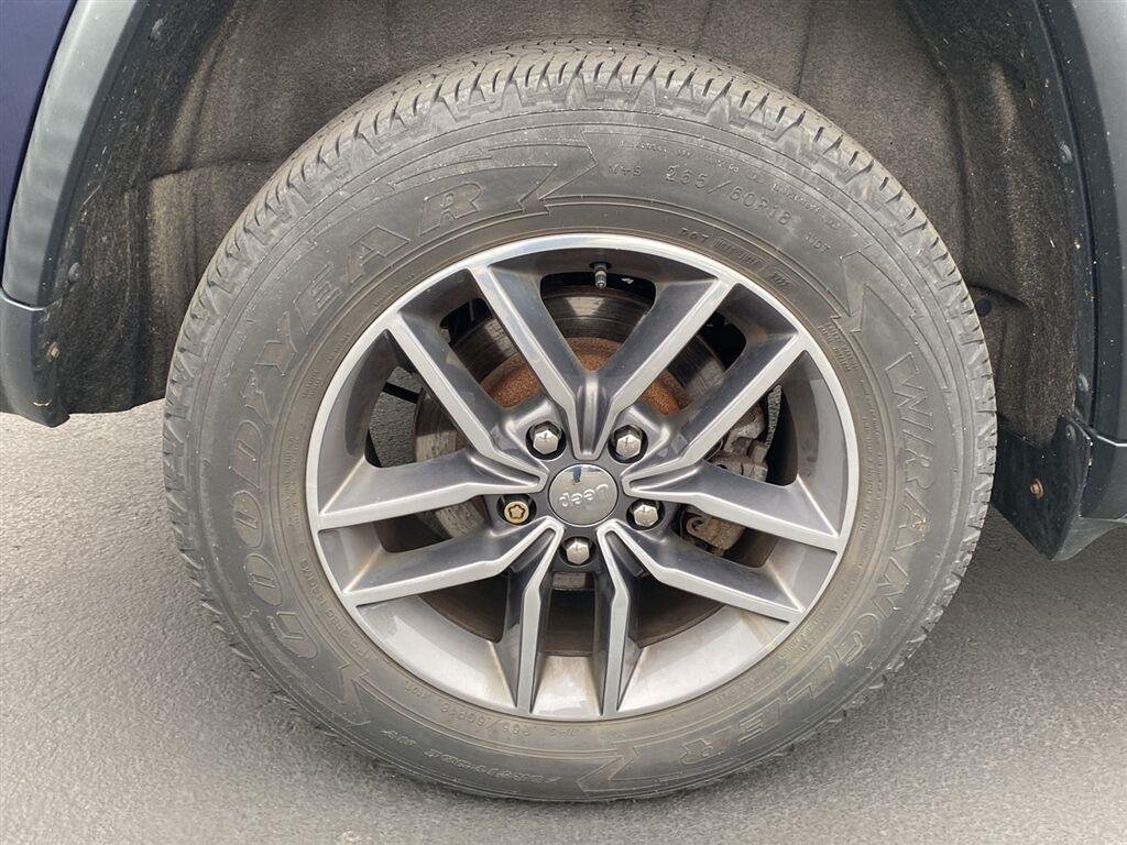 Used 2018 True Blue Pearlcoat Jeep Limited image 12