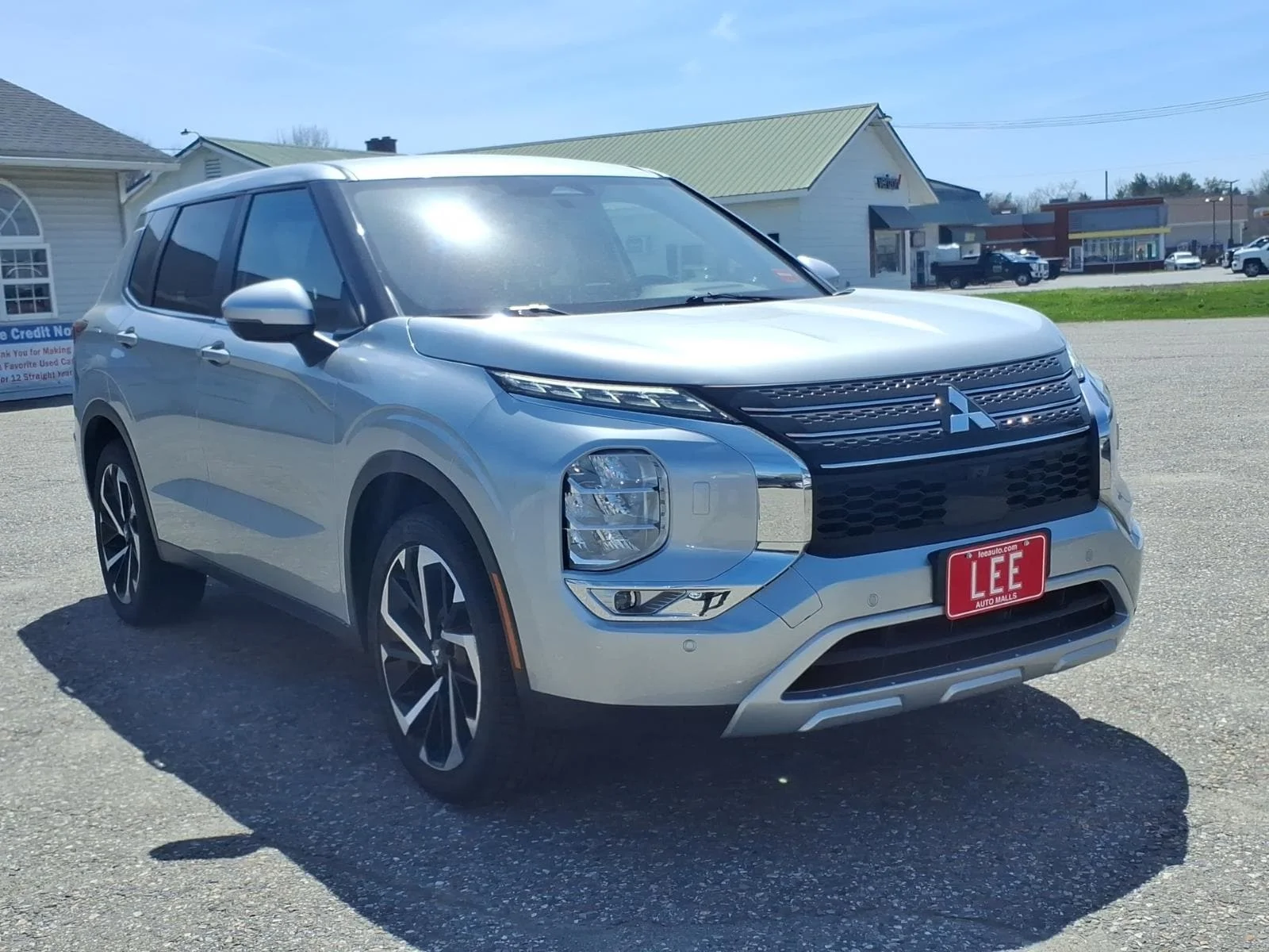 Used 2024 Silver Alloy Mitsubishi SE image 3