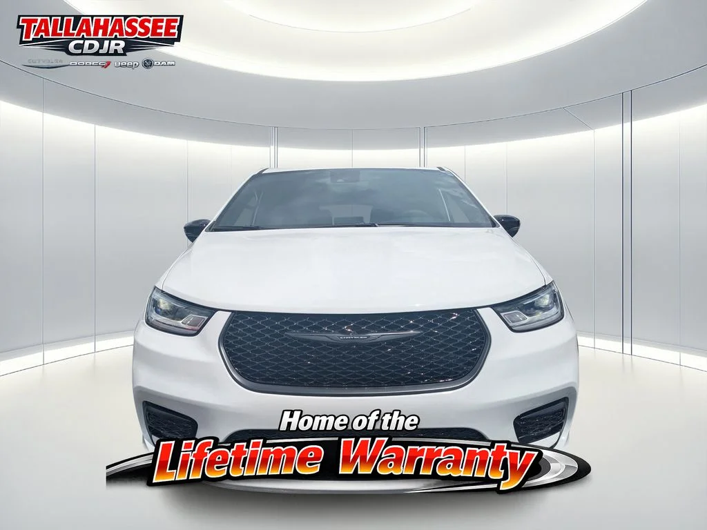 New 2026 Bright White Clear-Coat Exterior Paint Chrysler Limited image 8