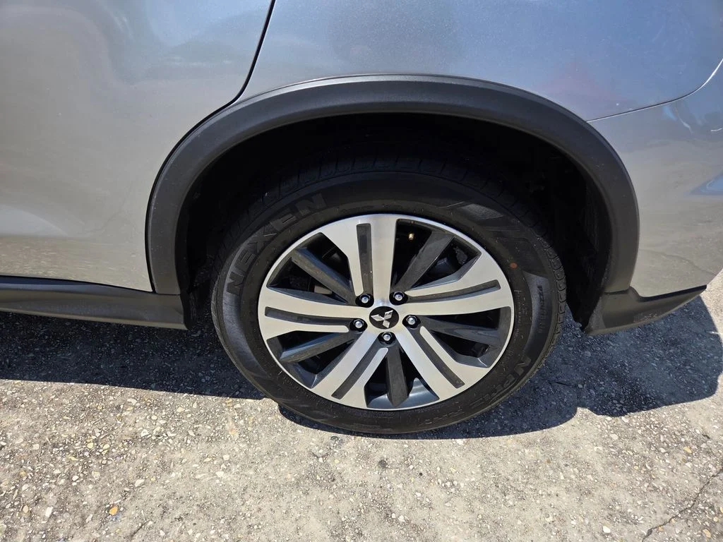 Used 2025 Silver Mitsubishi 2.0 SE image 22