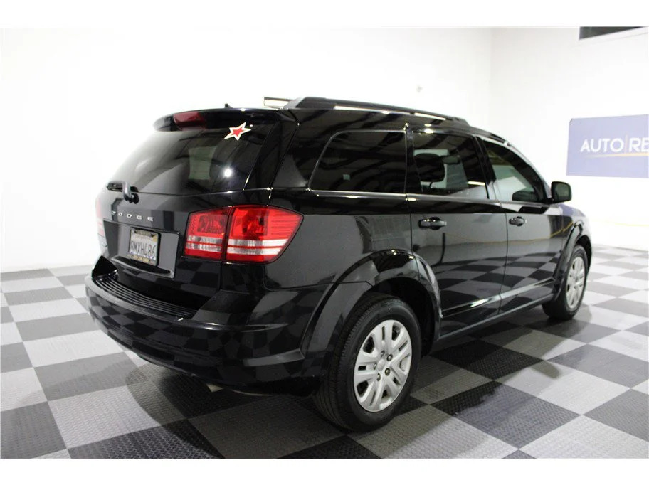 Used 2019 Pitch Black Clearcoat Dodge SE Value Pkg image 4