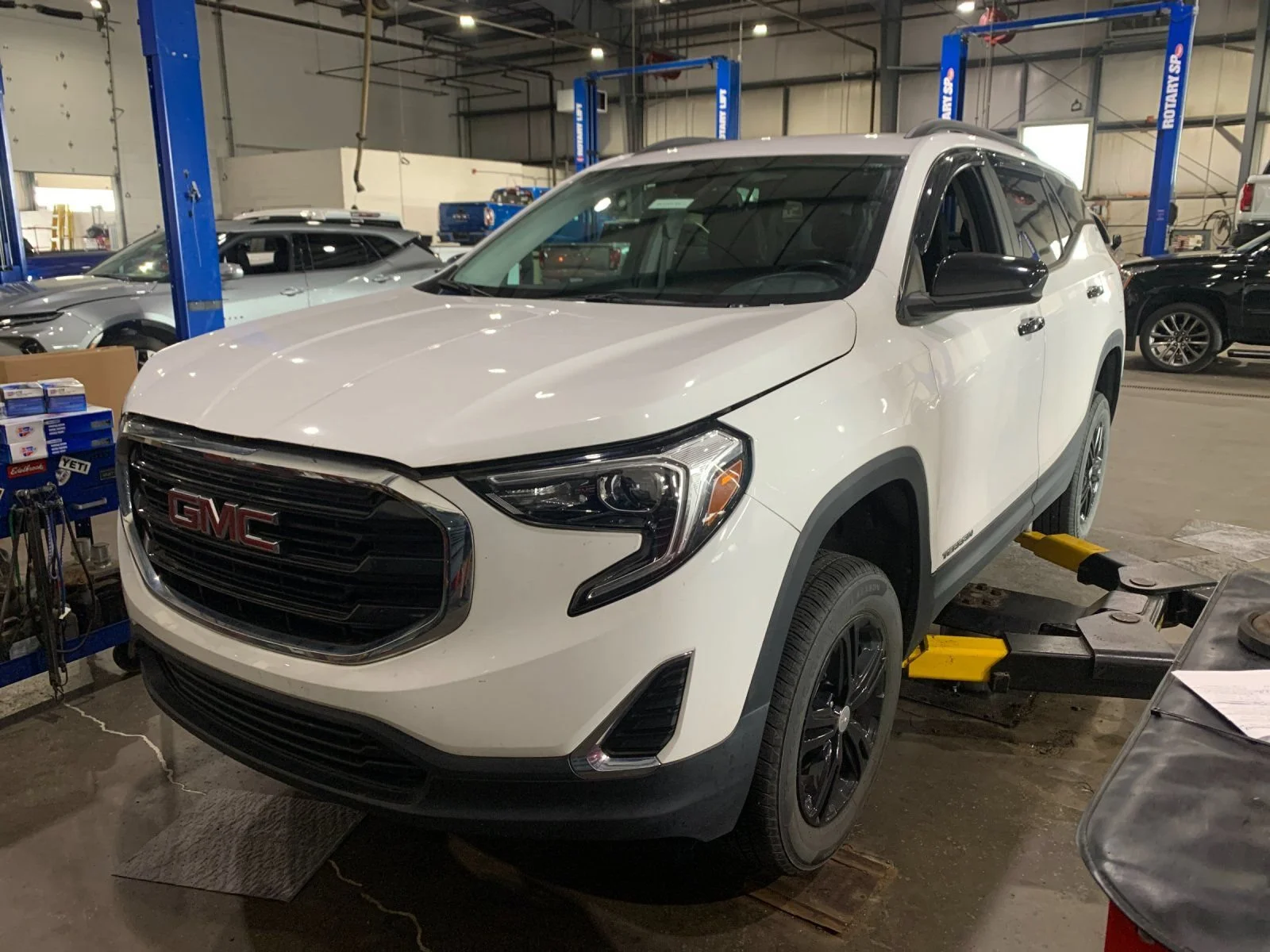 Used 2021 SUMMIT WHITE GMC SLE image 6