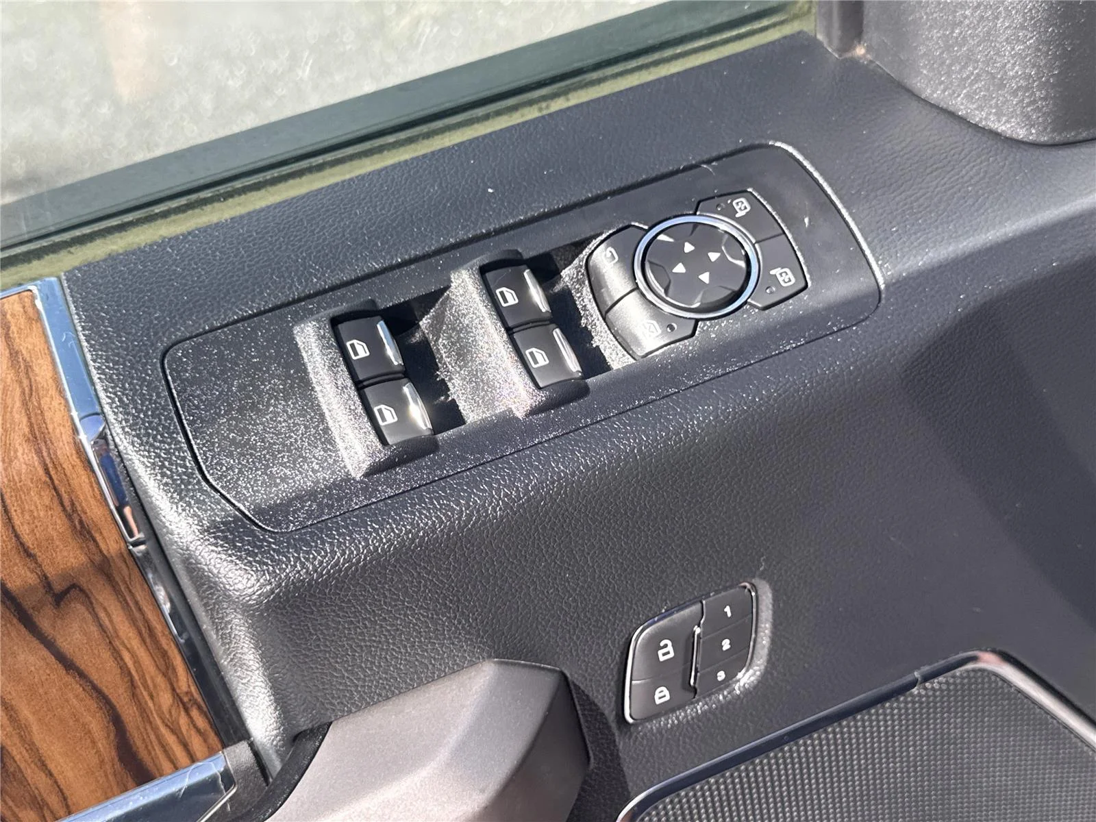 Used 2019 Ingot Silver Ford LARIAT image 18