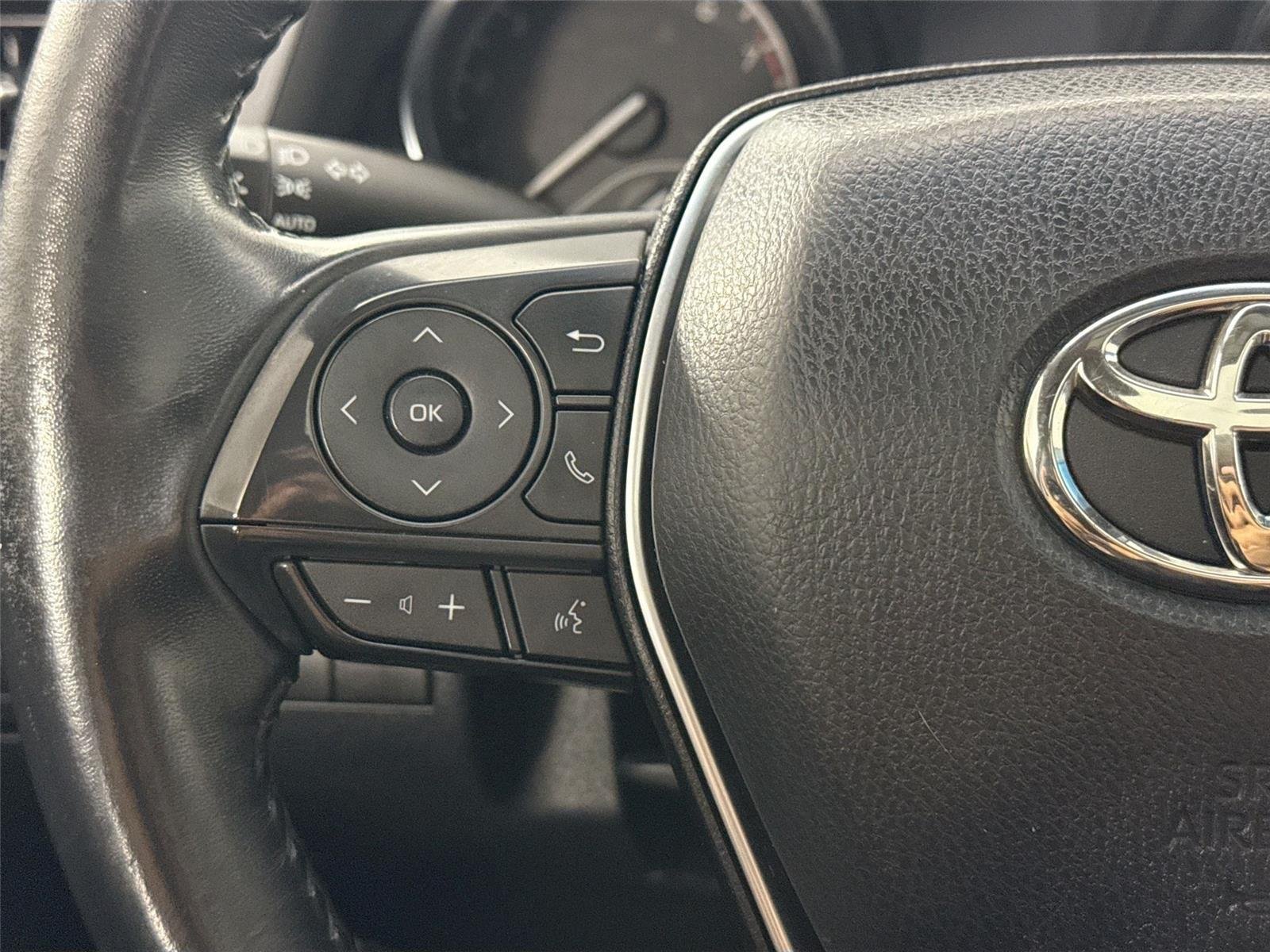 Used 2018 Galactic Aqua Mica Toyota SE image 16