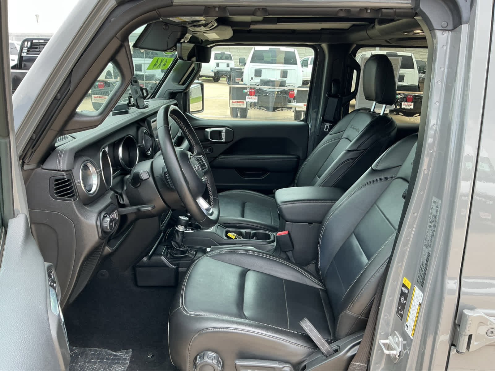 Used 2022 Sting-Gray Clearcoat Jeep Unlimited Sahara image 12