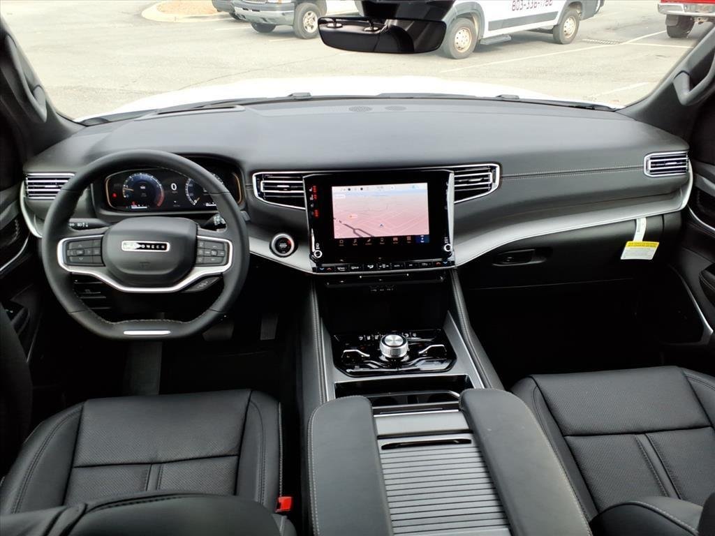 2025 Jeep Wagoneer L Series II - Photo 28
