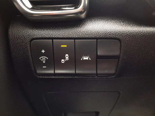 Used 2022 White Kia Nightfall image 18