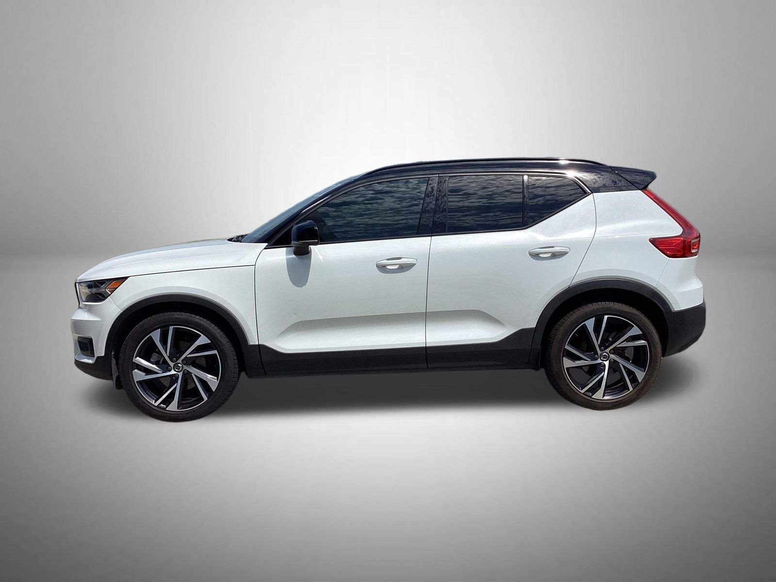 2020 Volvo XC40 R-Design - Photo 2