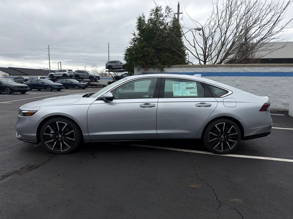 New 2026 Solar Silver Metallic Honda Touring image 2