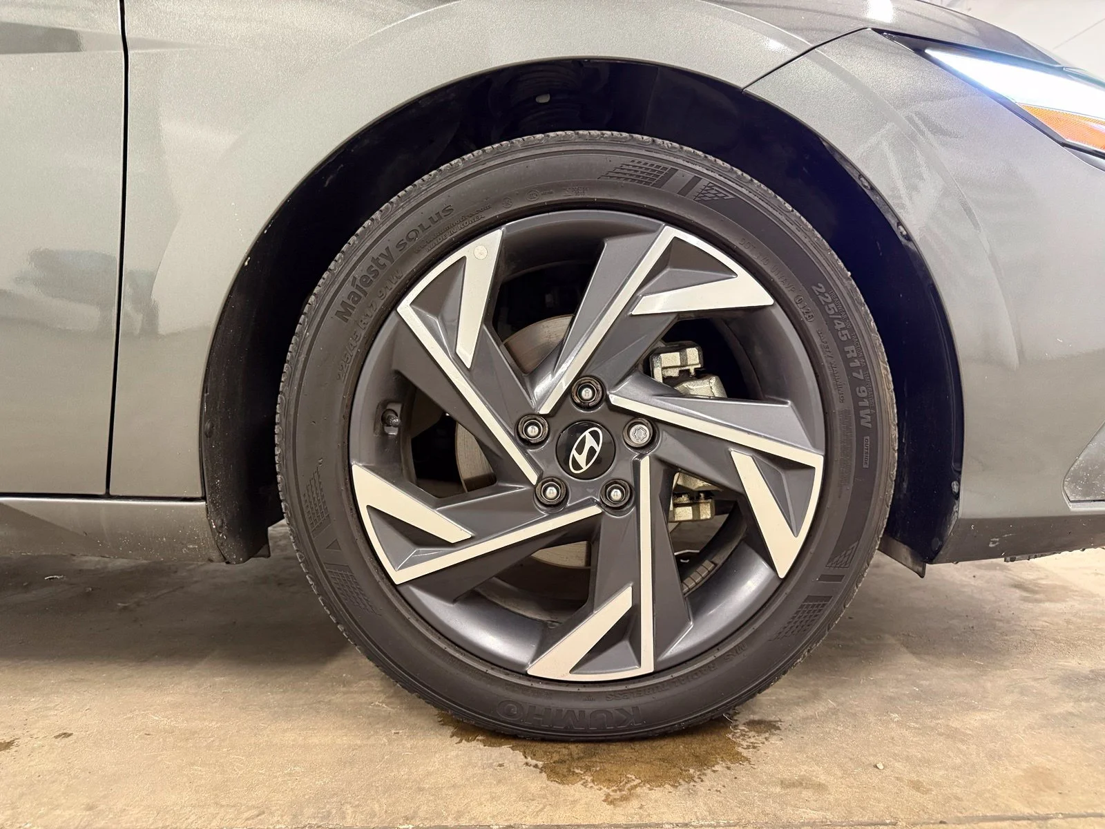 Used 2025 Gray Hyundai SEL Sport image 26