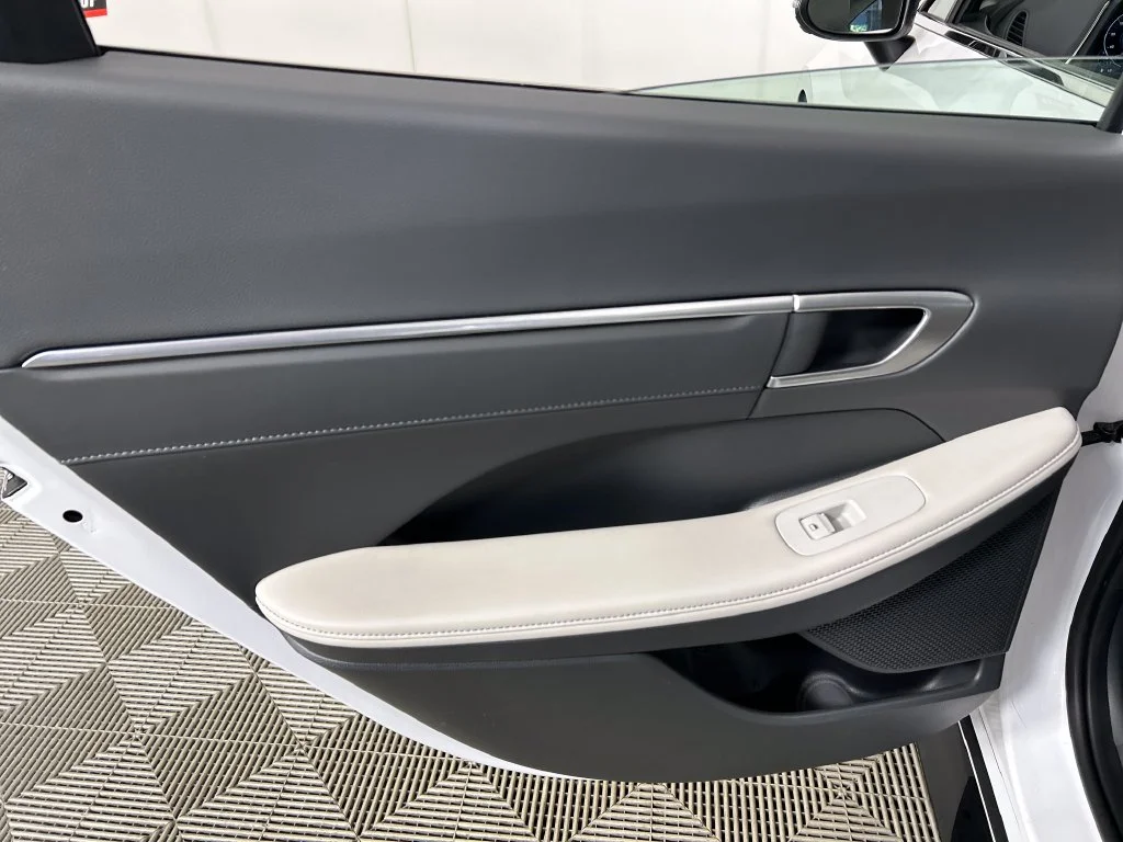Used 2022 Gray Hyundai Limited image 16