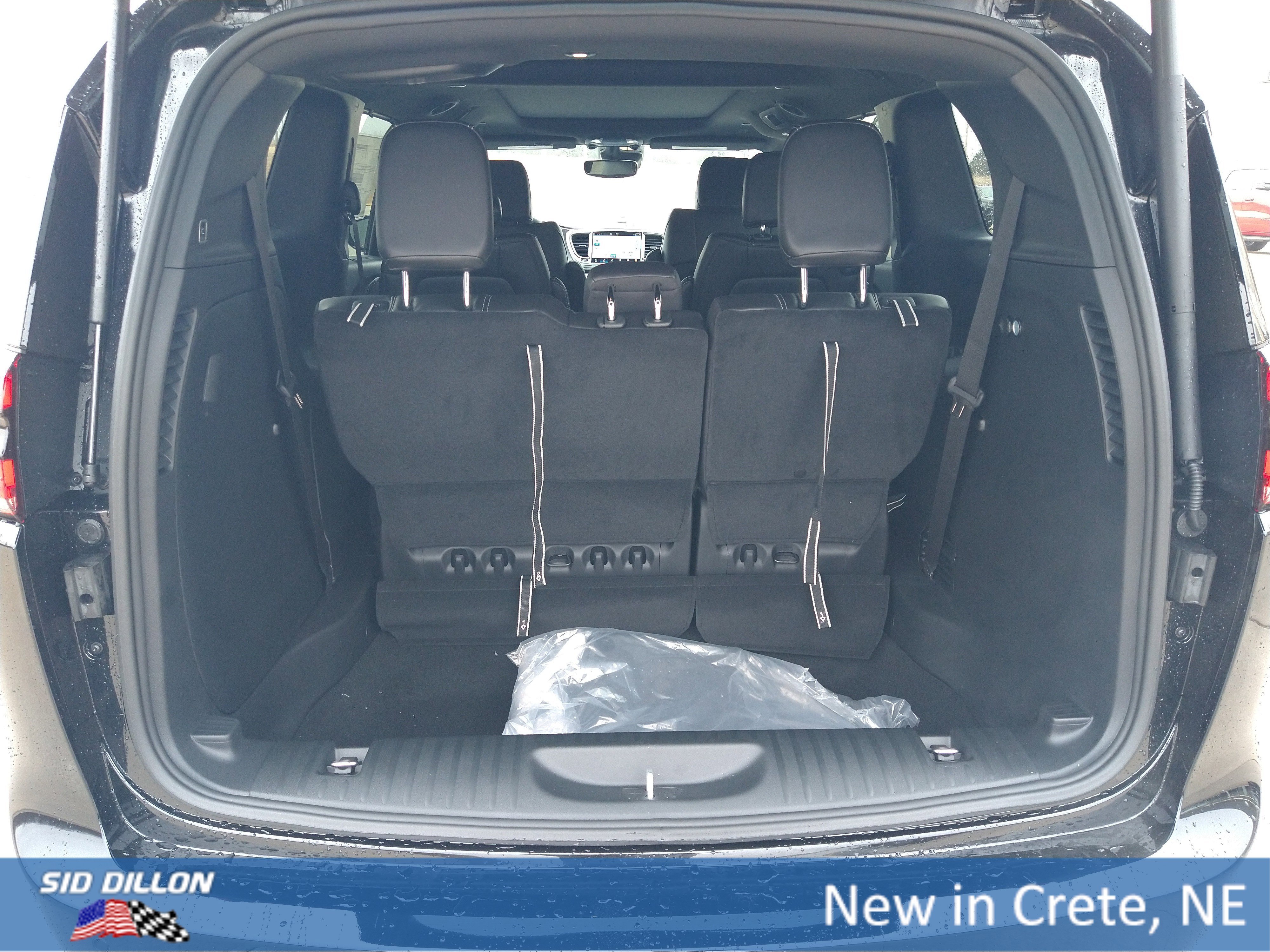 New 2026 Diamond Black Crystal Pearlcoat Chrysler Select image 17