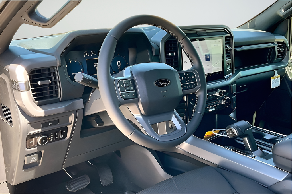 New 2026 Oxford White Ford XLT image 7