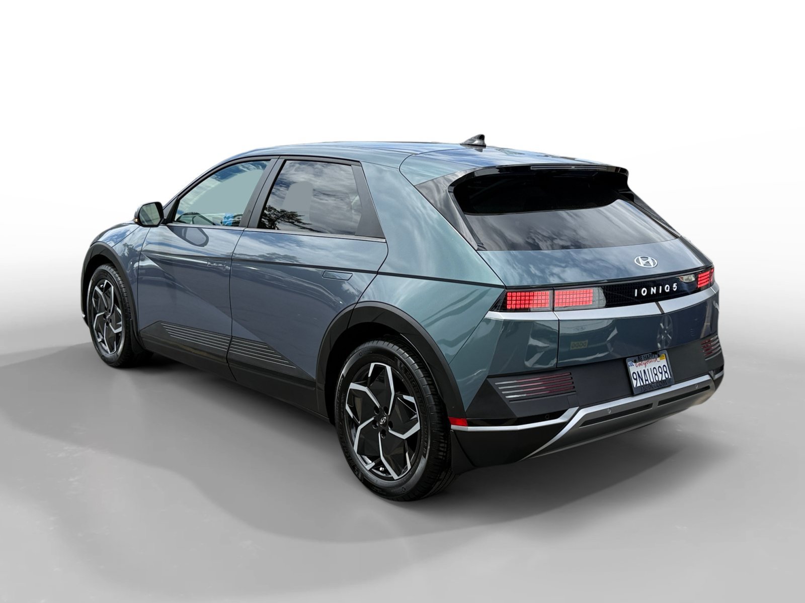Certified Used 2024 Teal Hyundai SE image 3