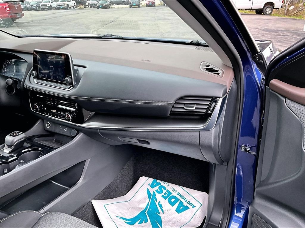 Used 2022 Caspian Blue Metallic Nissan SV image 13