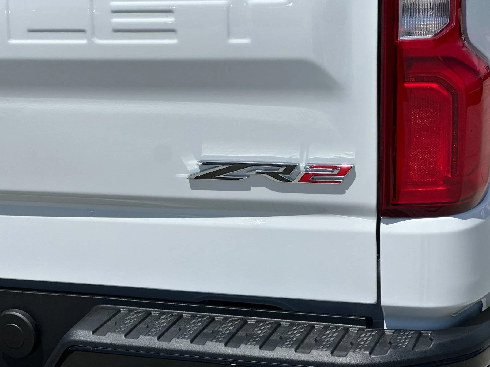 New 2026 Summit White Chevrolet ZR2 image 27