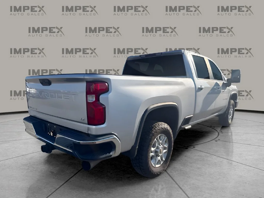 Used 2022 Silver Chevrolet LT image 5