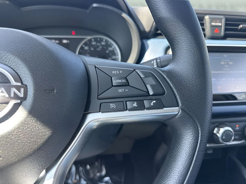 Used 2025 Silver Nissan 1.6 SV image 14