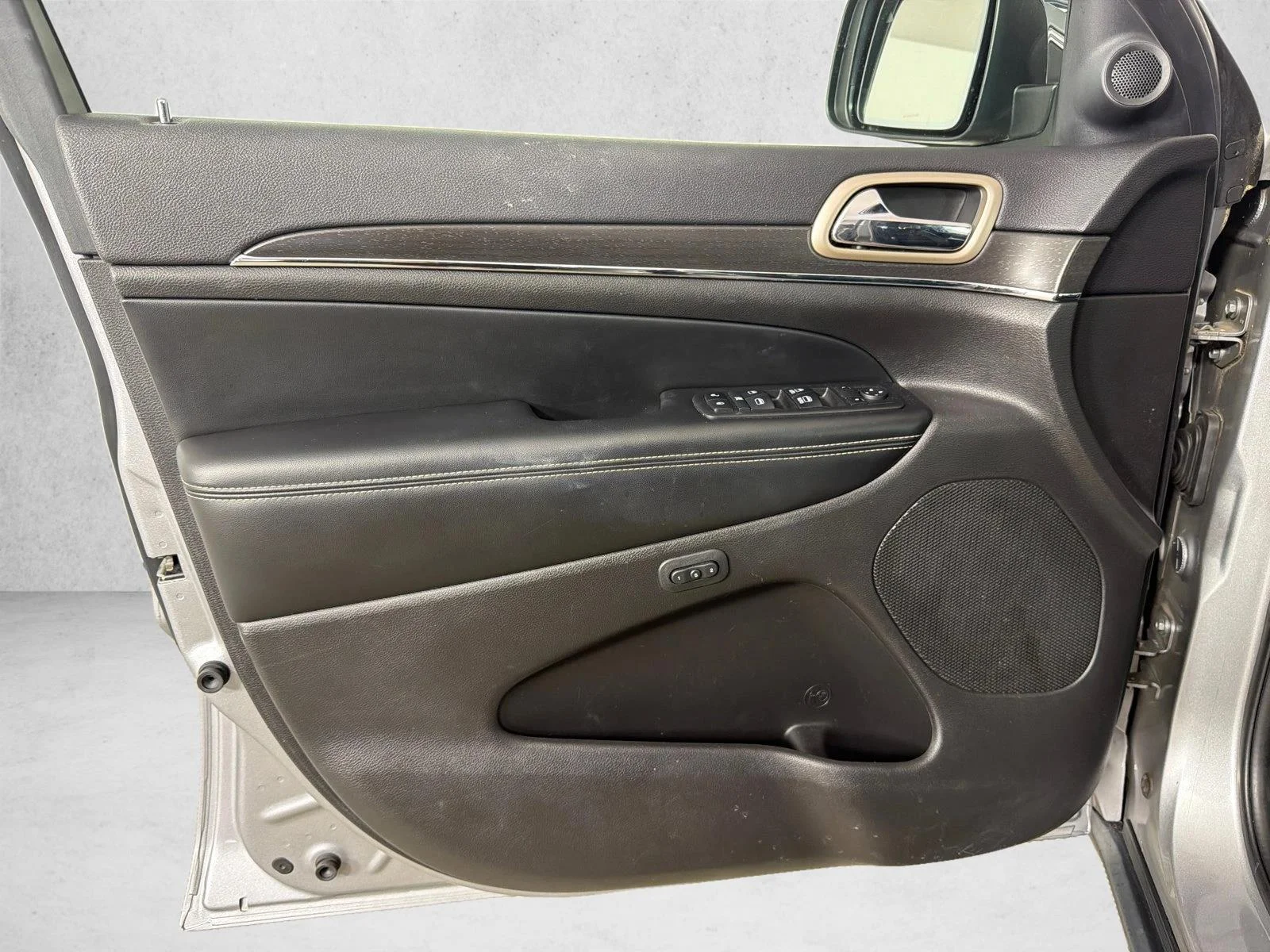 Used 2017 White Jeep Limited image 12