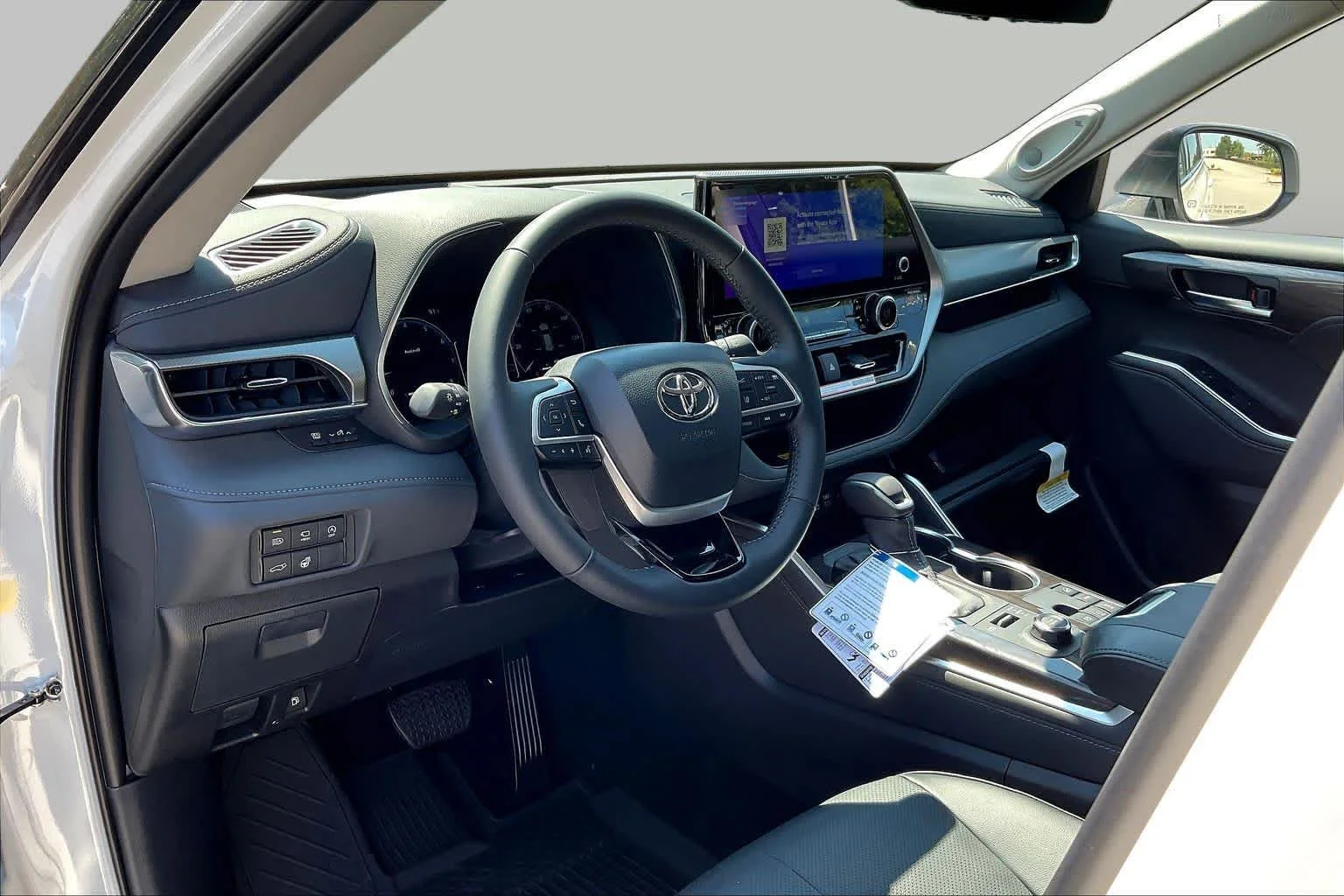 New 2026 Wind Chill Pearl Toyota Platinum image 8