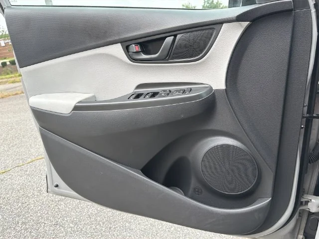 Used 2023 Silver Hyundai SEL image 30