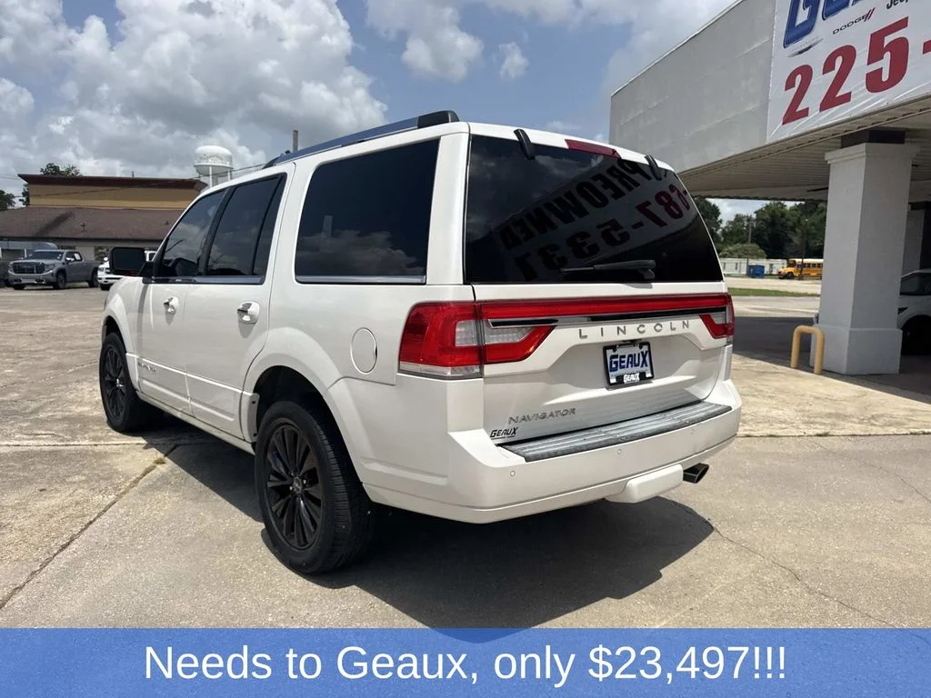 Used 2017 White Lincoln Select image 18