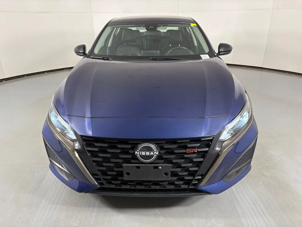 Used 2024 Blue Nissan 2.5 SR image 3