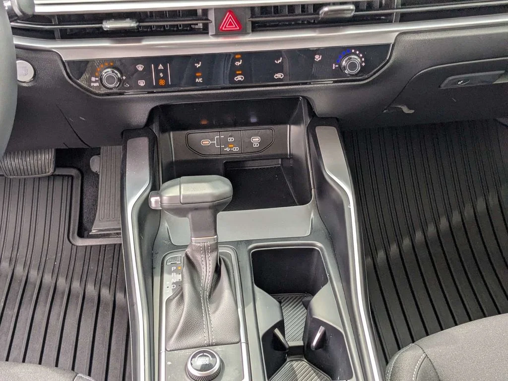 Used 2026 Black Kia LX image 21