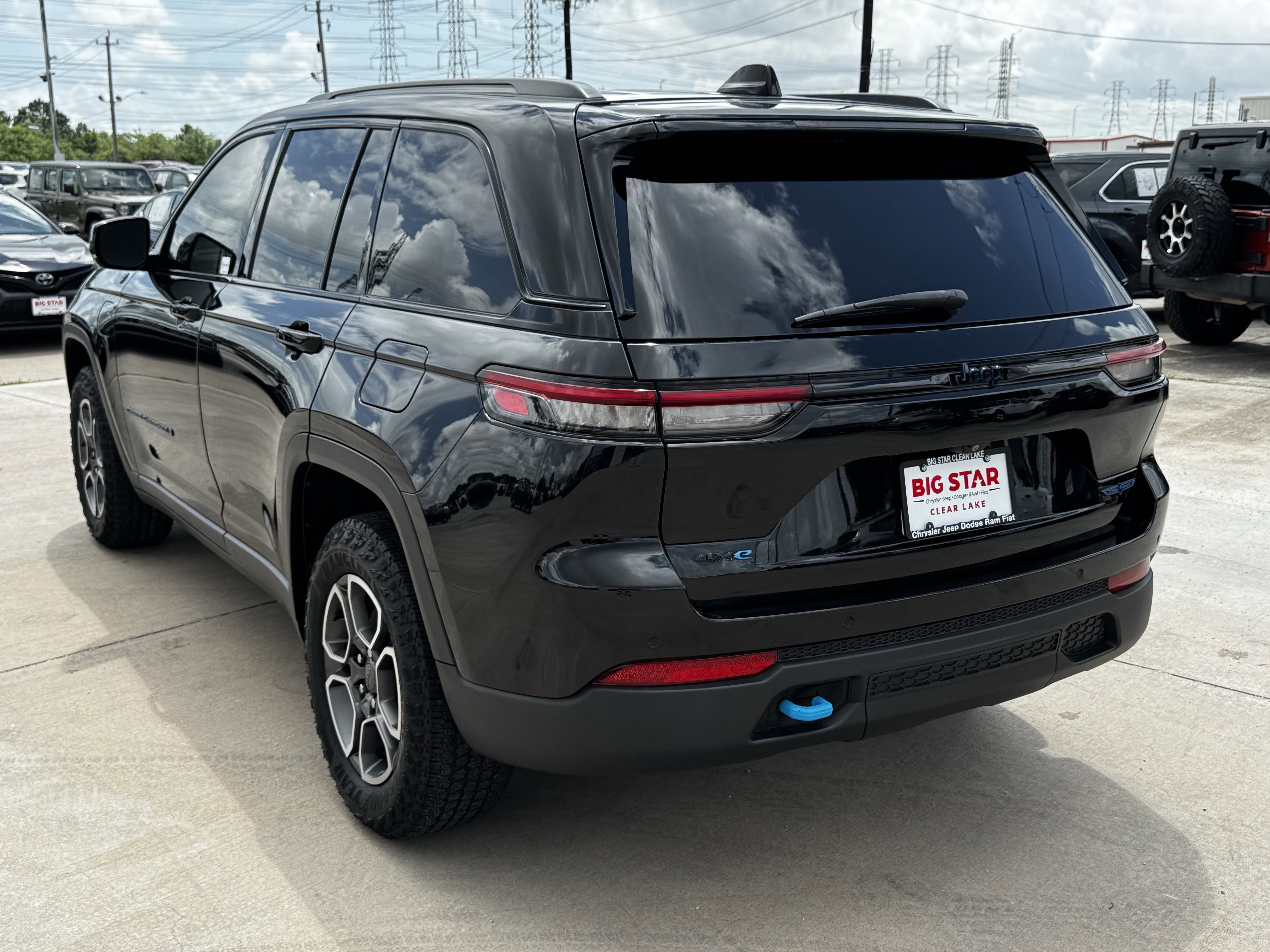 Used 2022 Diamond Black Crystal Pearlcoat Jeep Trailhawk image 7