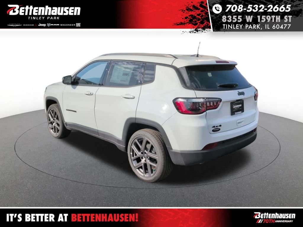 New 2026 Bright White Clear-Coat Exterior Paint Jeep Latitude image 7