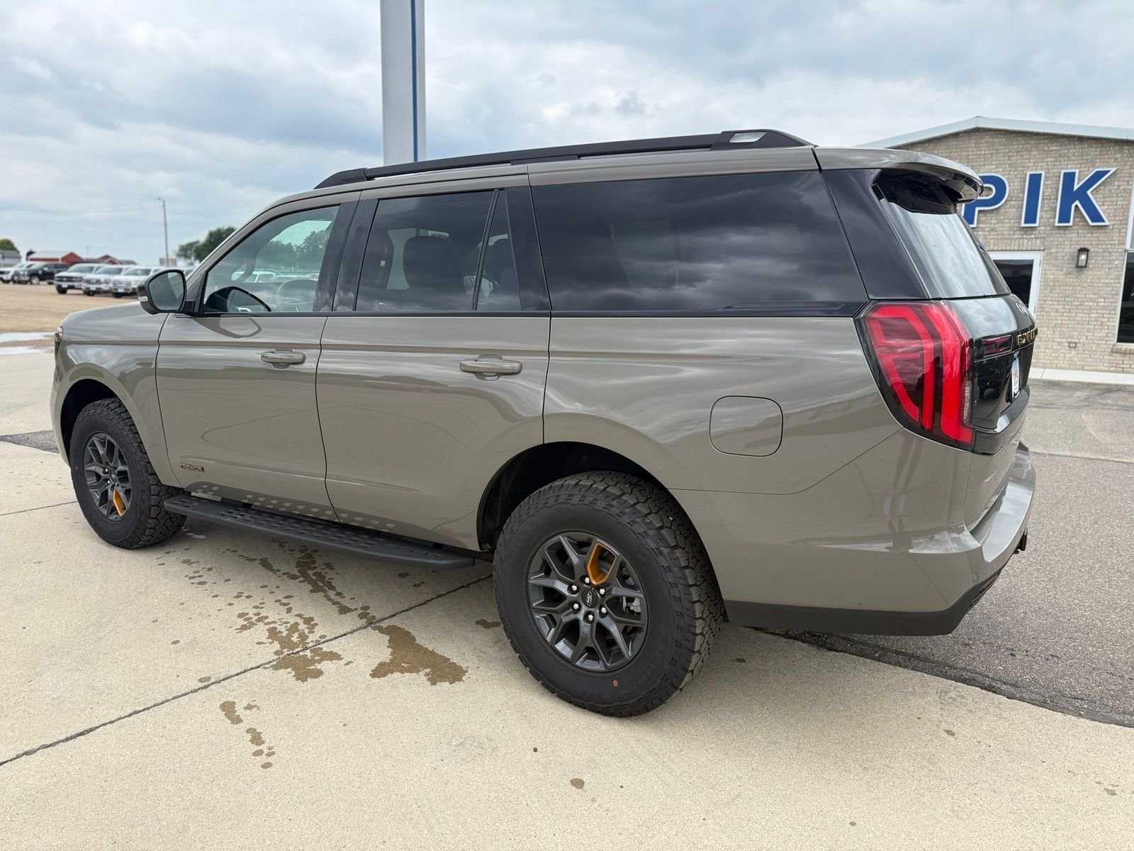 New 2026 Gray Ford Tremor image 5