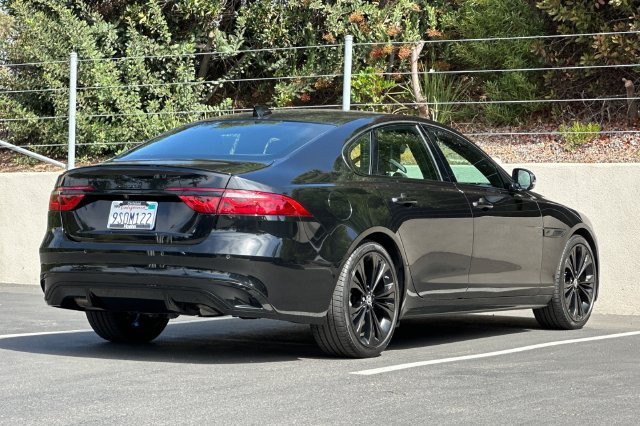 Used 2024 Black Jaguar R-Dynamic SE image 5