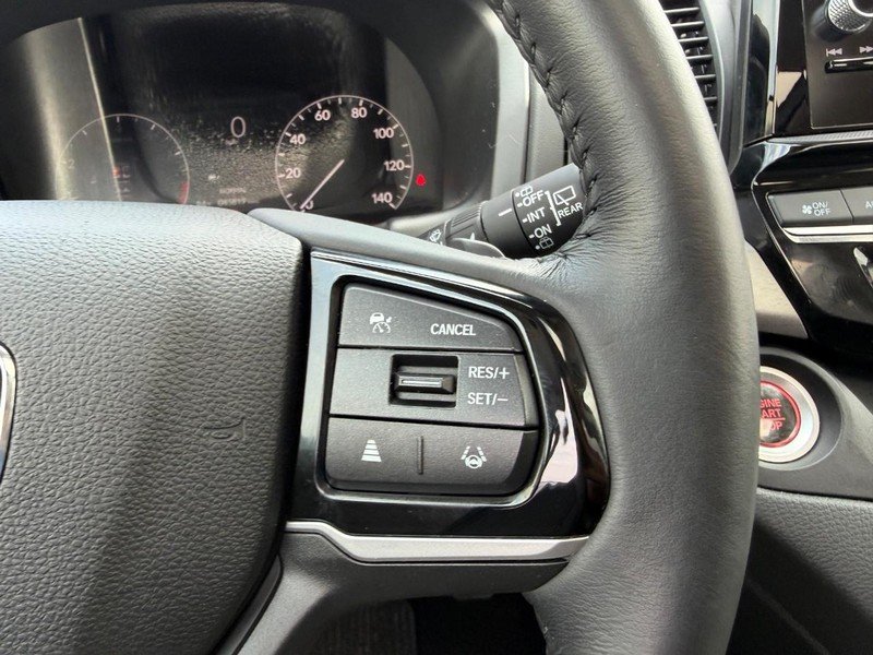 Certified Used 2025 Solar Silver Metallic Honda EX-L image 16