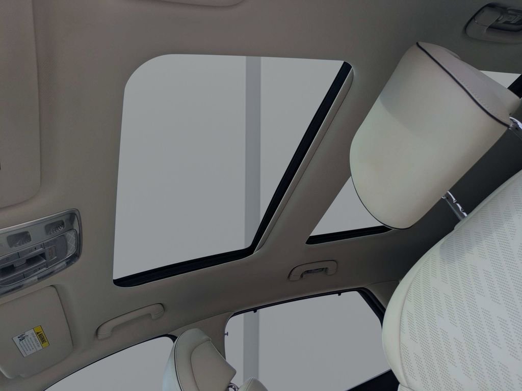 Used 2022 White Genesis 3.5T image 22
