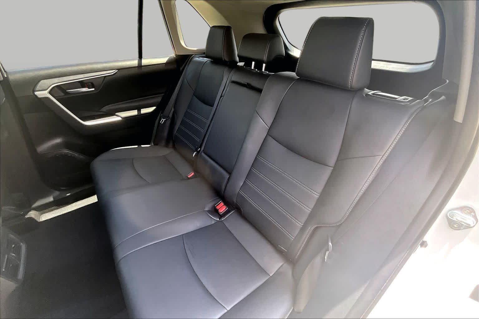 Used 2025 Wind Chill Pearl Toyota XLE Premium image 19