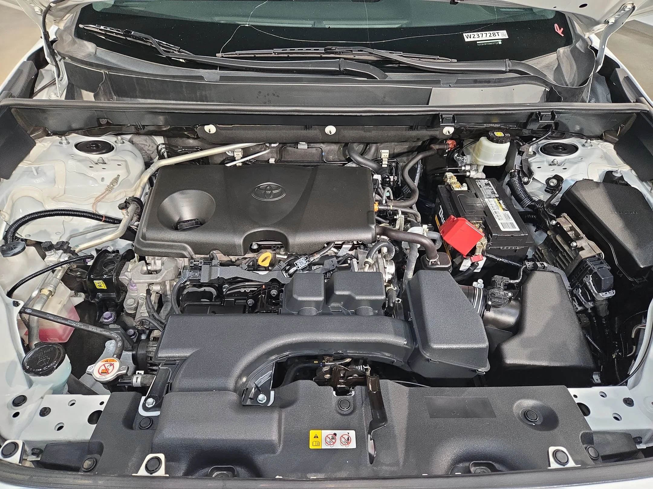 Used 2022 White Toyota LE image 19
