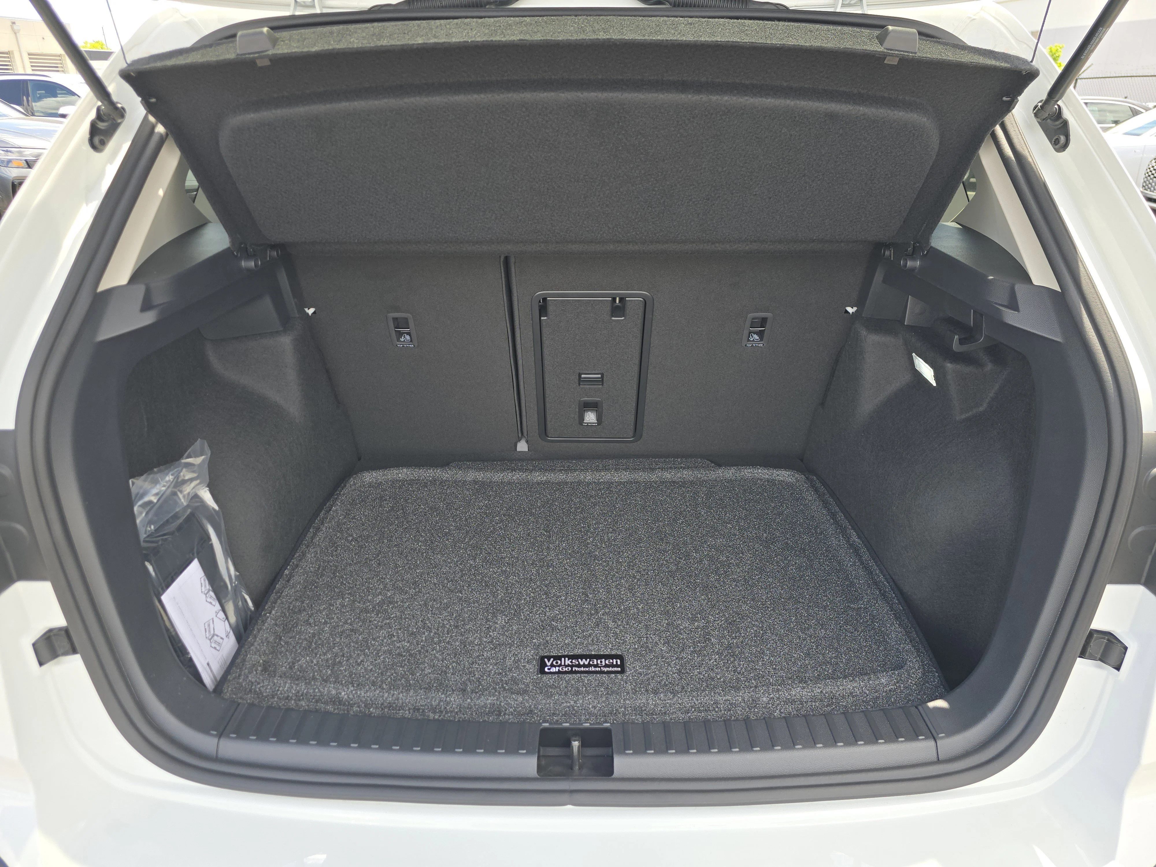 New 2026 Pure White Volkswagen SE image 15