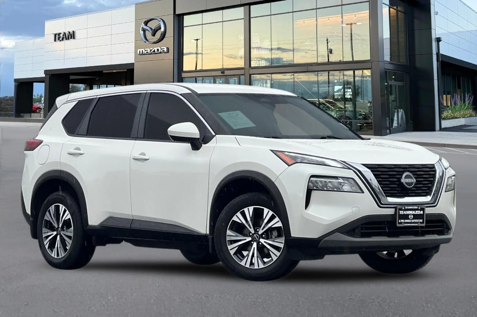 Used 2023 White Nissan SV image 2
