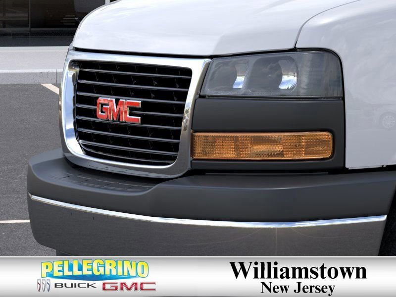 New 2025 Summit White GMC 1WT image 13