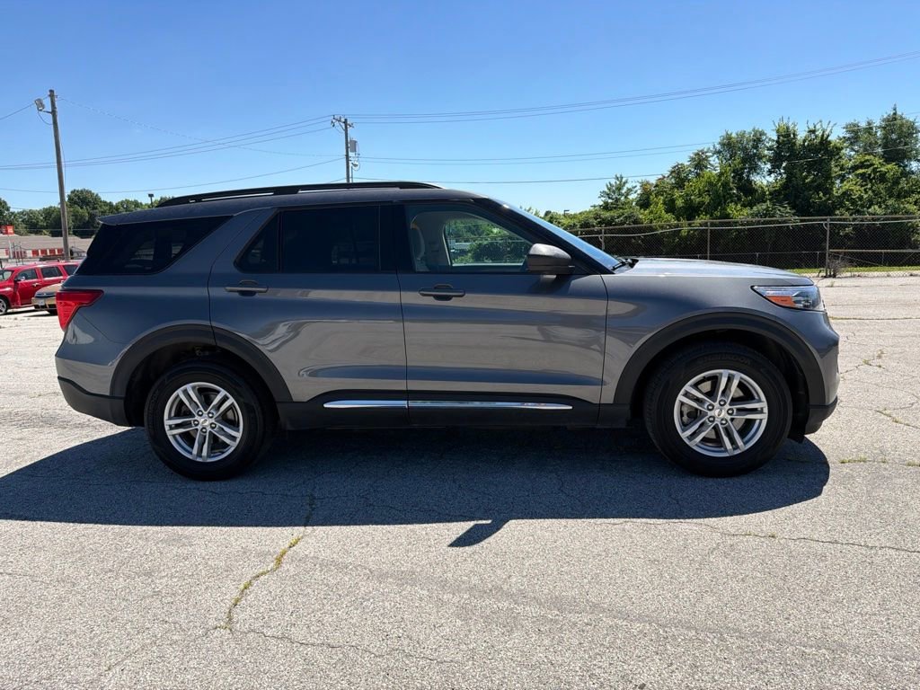 Used 2023 Gray Metallic Ford XLT image 4