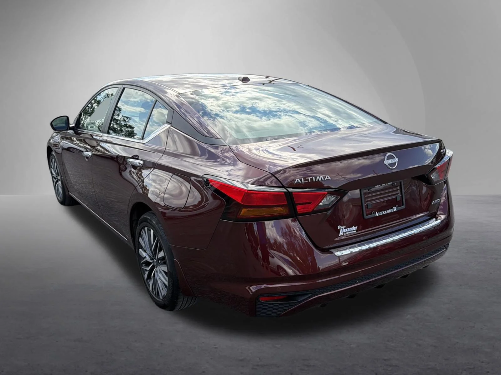 Used 2023 Garnet Pearl Metallic Nissan 2.5 SV image 6