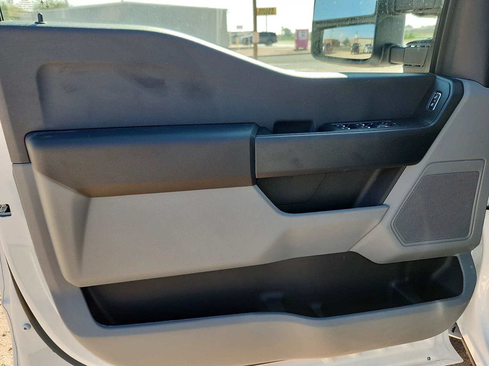 New 2026 Oxford White Ford XL image 14