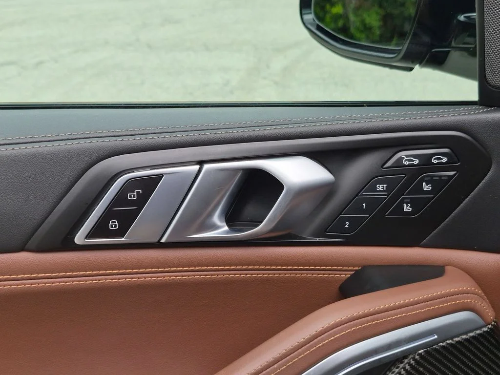 Used 2024 Black BMW M60i image 12