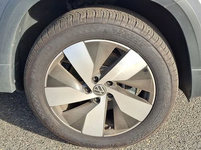 Certified Used 2025 Gray Volkswagen 1.5T S image 9