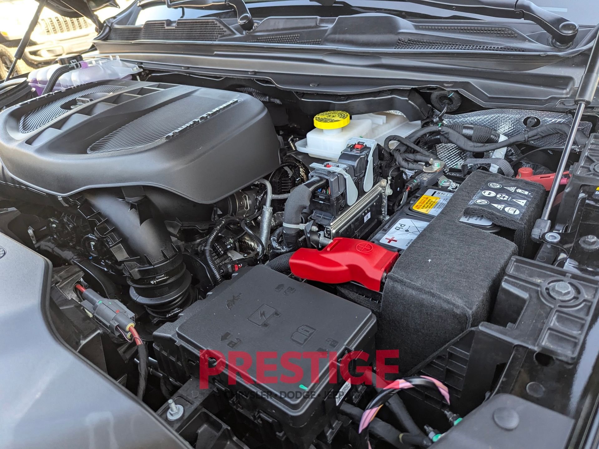 New 2026 Diamond Black Crystal Pearl-Coat Exterior Paint RAM RHO image 30