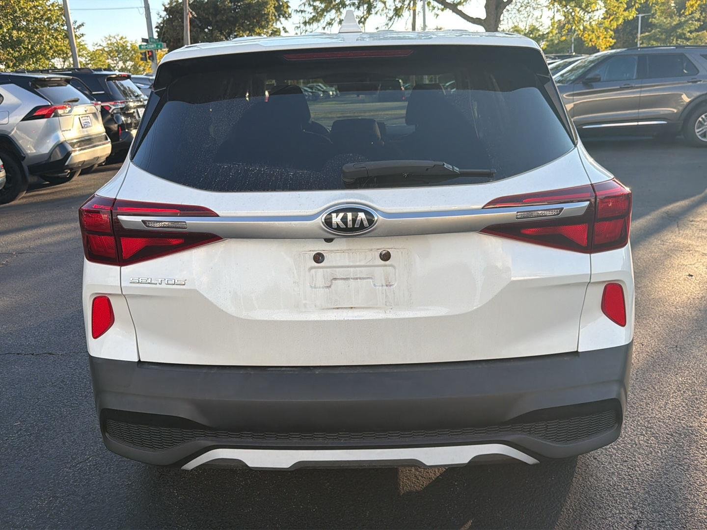 Used 2021 Snow White Pearl Kia LX image 5