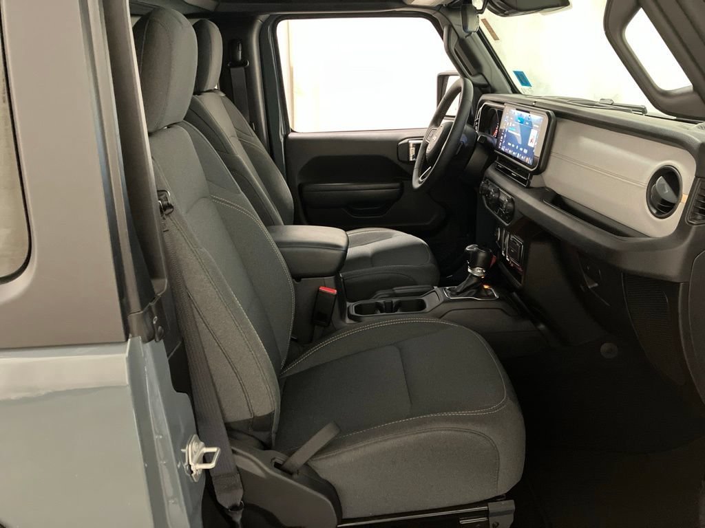 Used 2024 Anvil Clear Coat Jeep Sport S image 18
