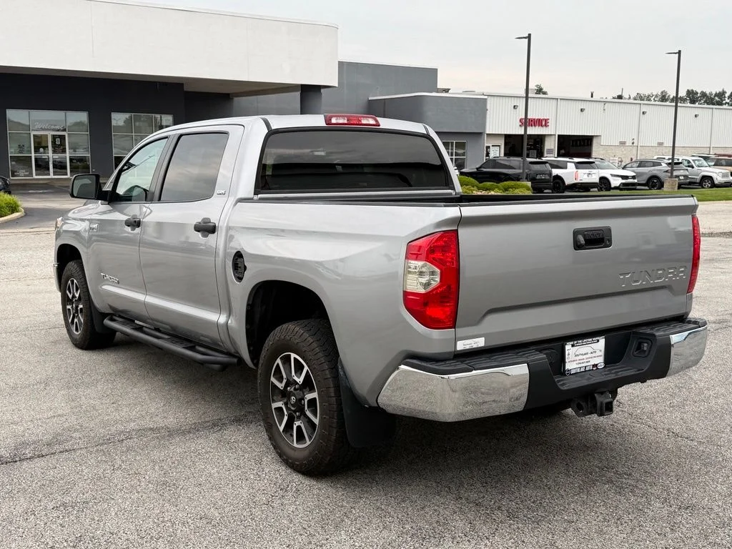 Used 2018 Silver Toyota SR5 image 6