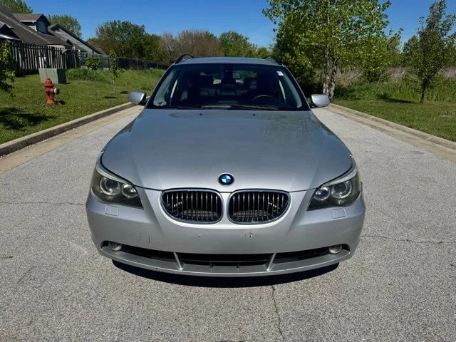Used 2006 BMW 5 Series 530xiT with VIN WBANN73546CN00044 for sale in Crown Point, IN